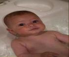 Μωρό στην μπανιέρα